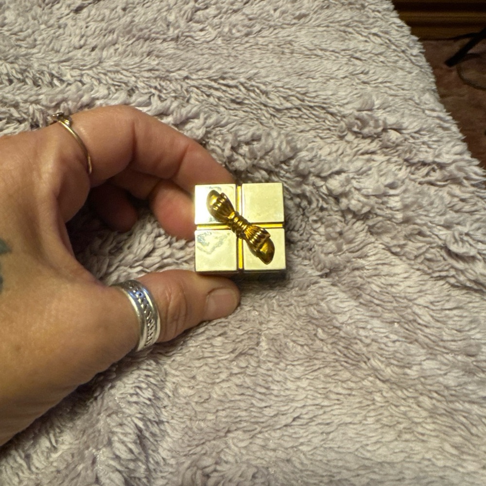 Small Vintage 1996 Flip Top Gift Box Clock Gold Tone